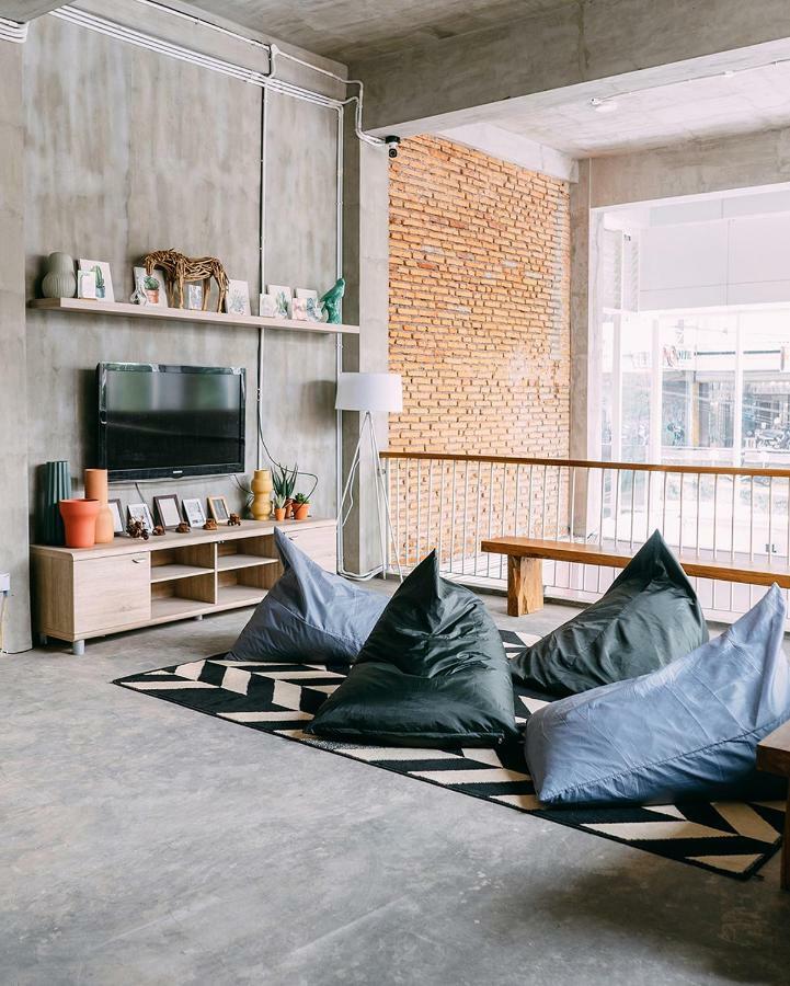 So! Boutique Hostel Malang Exterior photo